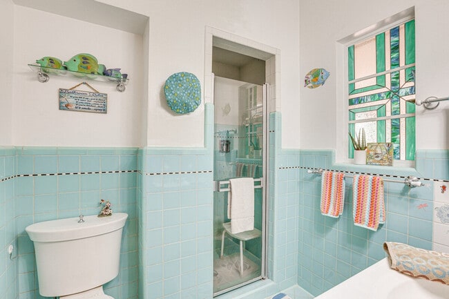 Building Photo - 107 W Windsor Ave