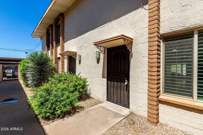 Building Photo - 4848 N Woodmere Fairway