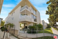 Building Photo - 248 S Doheny Dr