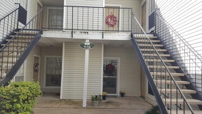 Building Photo - 9809 Richmond Ave.