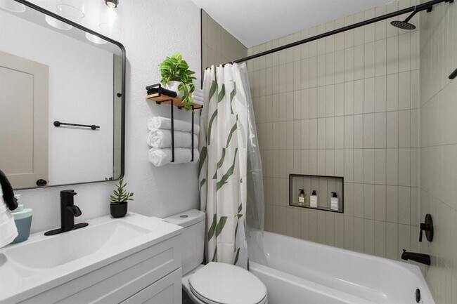 Building Photo - 1201 Southport Dr