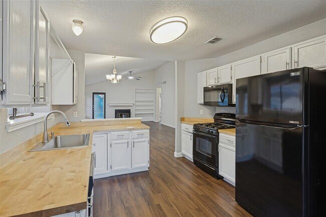 Building Photo - 12314 Thompkins Dr