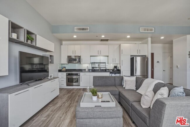 Building Photo - 1100 Wilshire Blvd