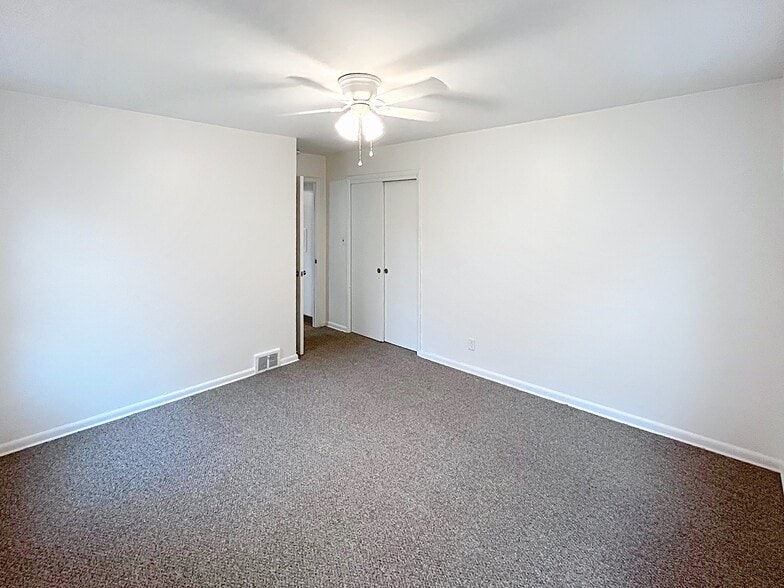 Building Photo - 18411 Chagrin Blvd