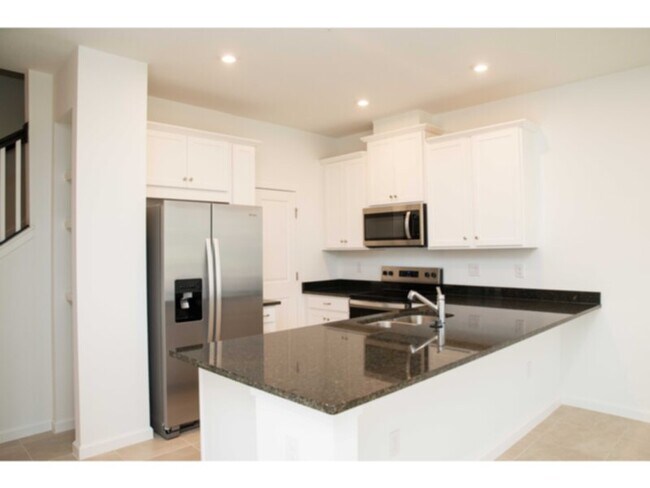 Building Photo - Brand New 3 bed 2.5 bath Townhome