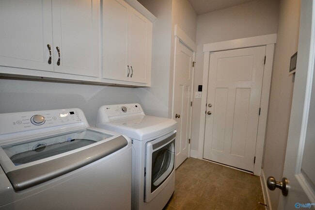 Building Photo - 151 Rugby Dr