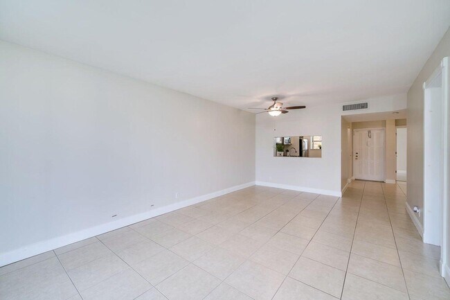 Building Photo - 1238 S Military Trail