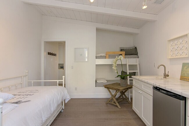 Building Photo - 3690 Carlsbad Blvd