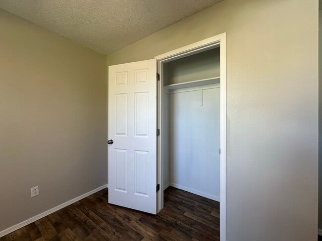 Building Photo - 1707 Plumbark Dr