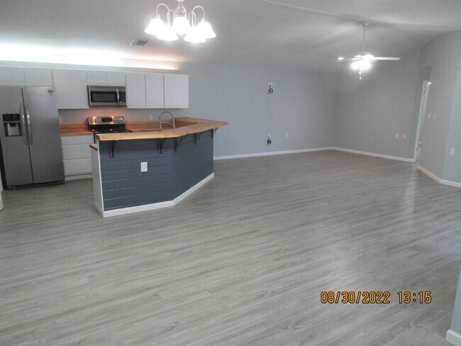 Building Photo - 320 W Fort Morgan Rd