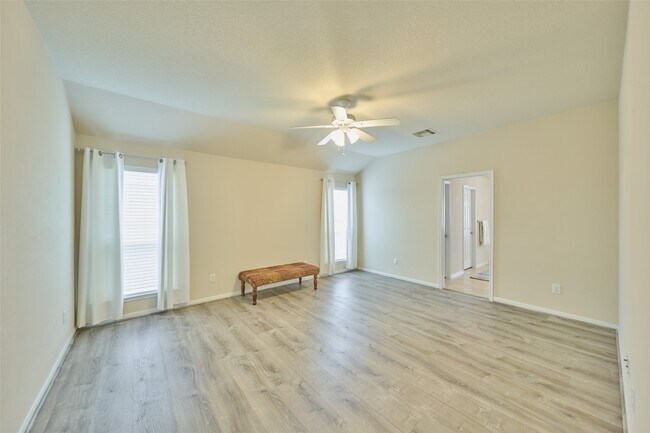Building Photo - 9940 Yearling Pl
