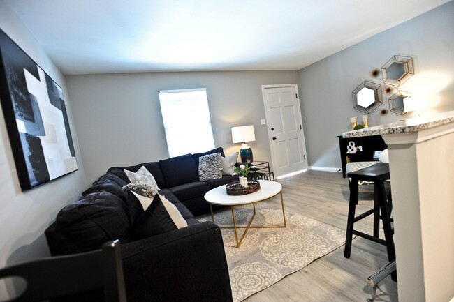 Interior Photo - 133 N Spring St
