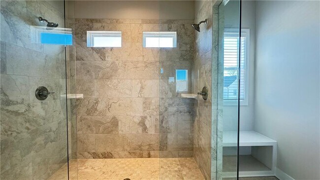 Building Photo - 5401 Bancroft Ln