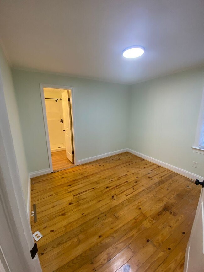 Building Photo - 2120 Chestnut Street – Beautifully Renovat...