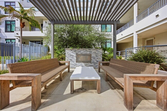 Building Photo - 399 E Del Mar Blvd