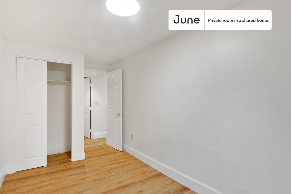 Building Photo - Room in Shared 3 bed/1 bath home