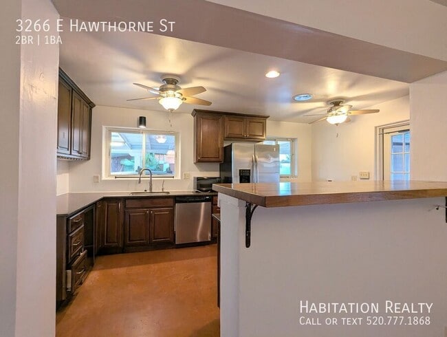 Building Photo - 3266 E Hawthorne St