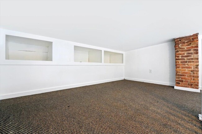 Building Photo - 122 Hutton St