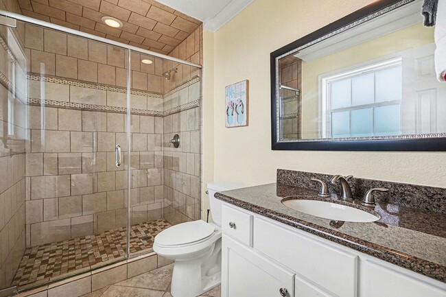 Building Photo - 7000 Seawall Blvd