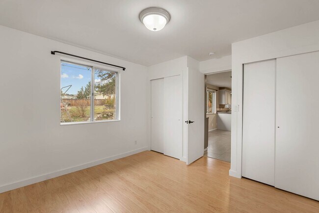 Building Photo - 4 Bedroom Home with Covered Parking & Fenced Backyard