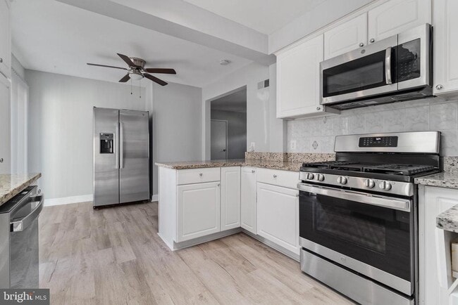 Building Photo - 5601 Dawes Ave