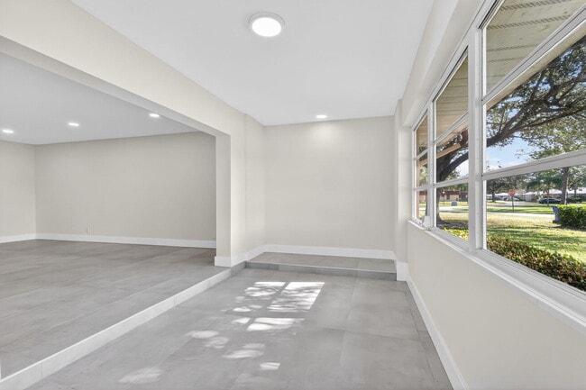 Building Photo - 846 Salem Ln