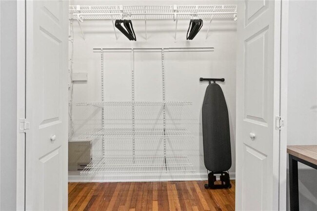 Building Photo - 1333 Victor Rd NE