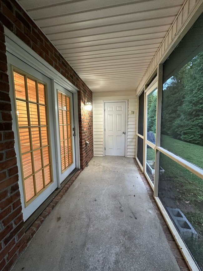 Building Photo - 529 Hickory Rd
