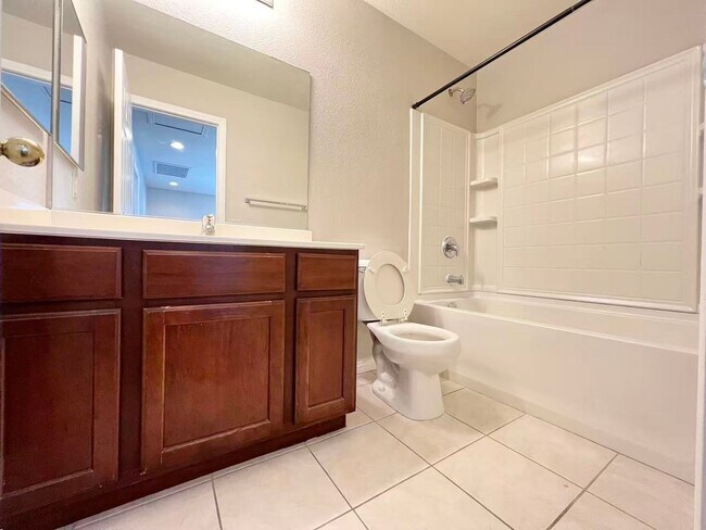 Building Photo - Beautiful single family Home in the SW Gated Community