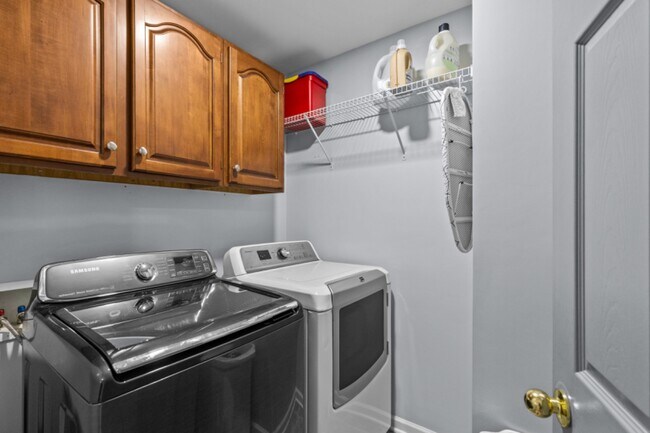 Building Photo - 4531 Dalbeth St