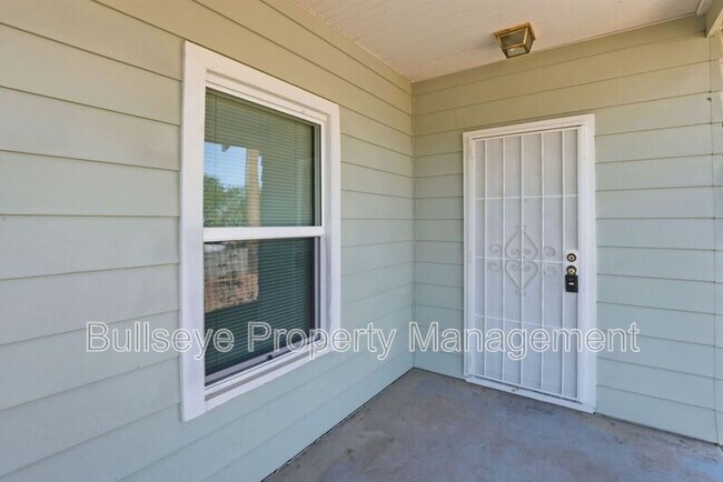 Building Photo - 925 E Garfield St