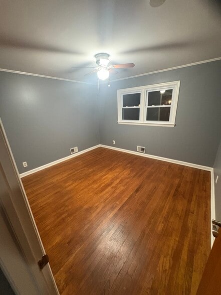 Building Photo - 648 E 6th St