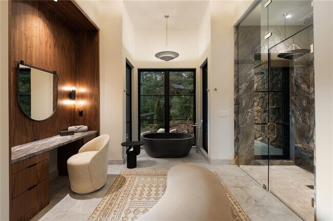 Building Photo - 725 Rocky Point Dr