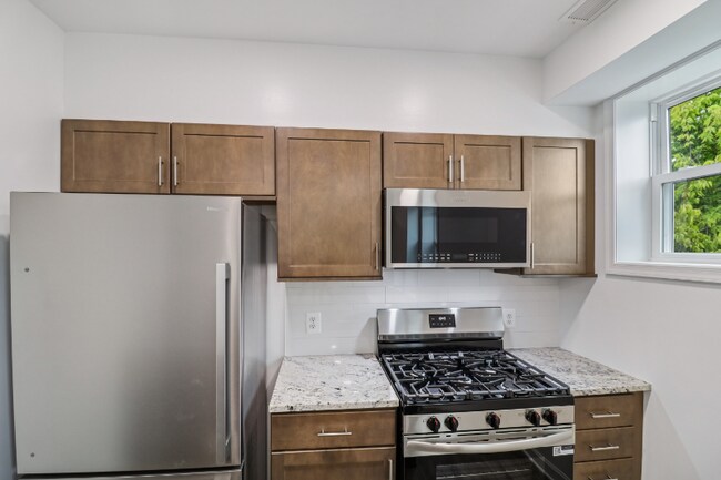 Building Photo - 303 Seaton Pl NE