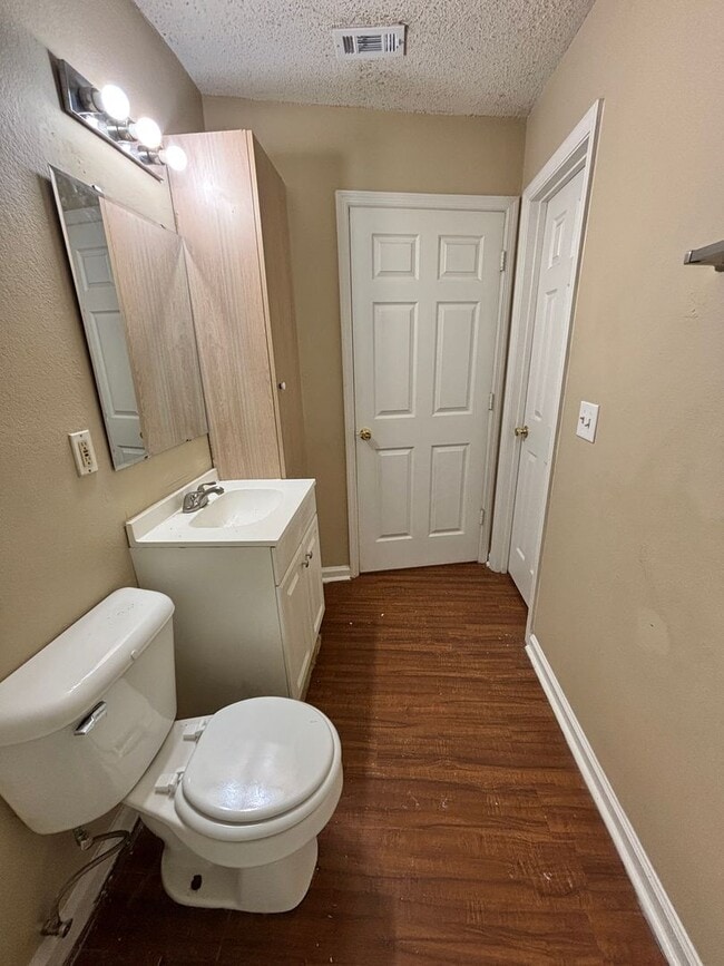 Building Photo - Modern 4BR/4BA Townhouse Near FAMU & North...