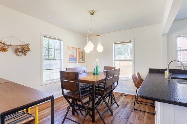 Building Photo - Beautifully Updated Home in Vibrant Atlanta Neighborhood