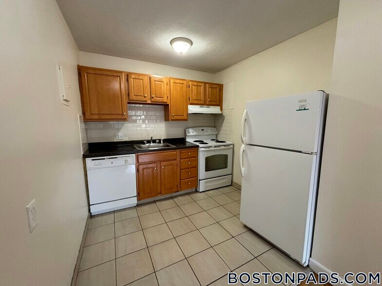 Building Photo - 75 Gardner St