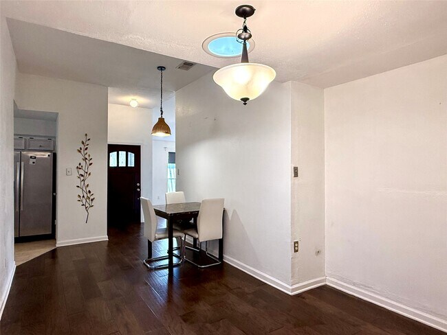 Building Photo - 13222 Pebblewalk Cir N