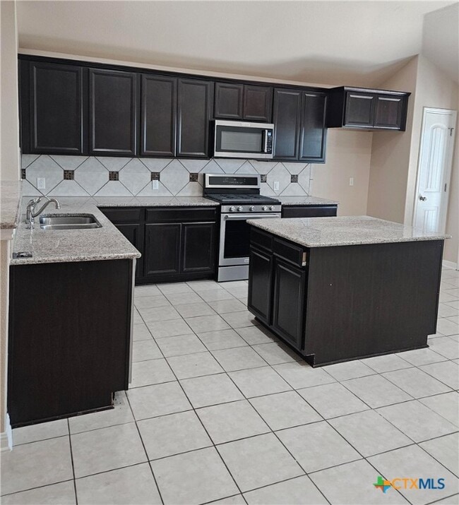 Building Photo - 1000 Desert Rose Cove