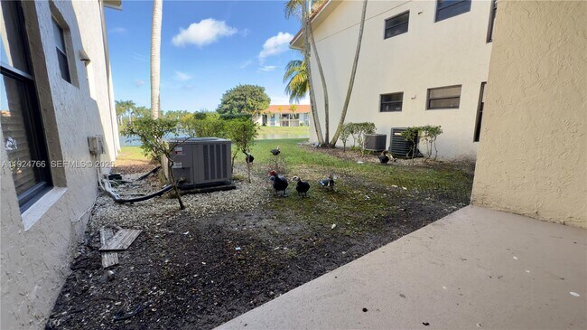 Building Photo - 1455 Lake Crystal Dr