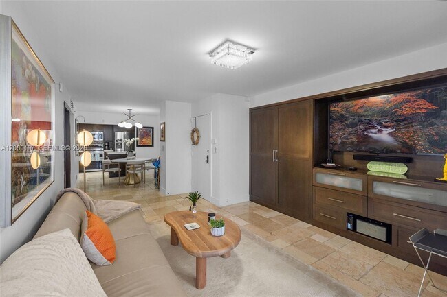 Building Photo - 2625 Collins Ave