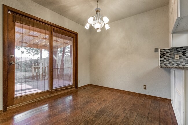 Building Photo - 1251 Kingston Rd