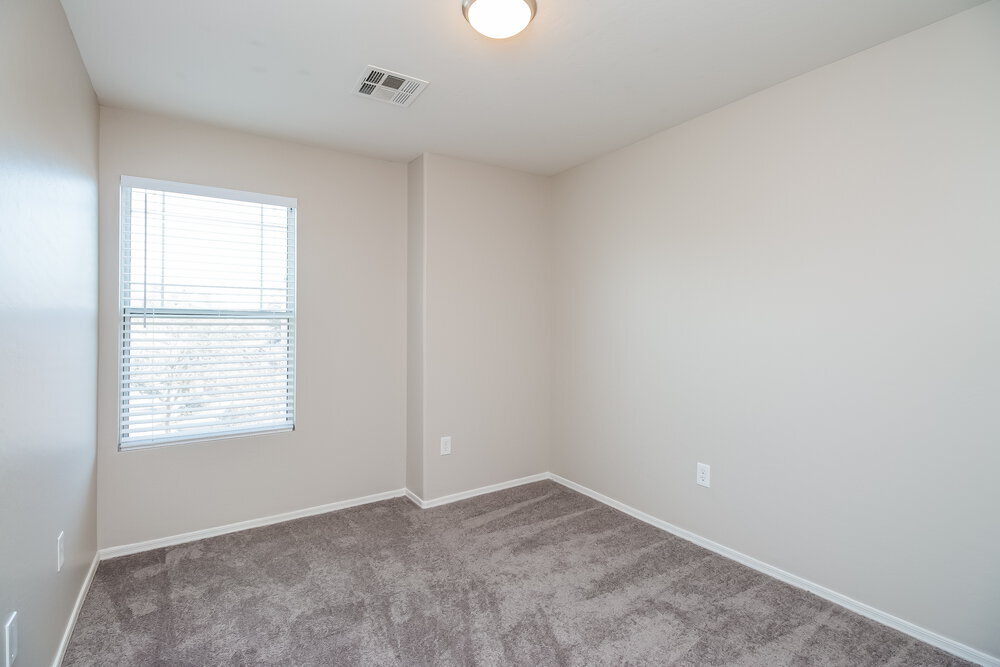 Building Photo - 1306 S 119th Dr