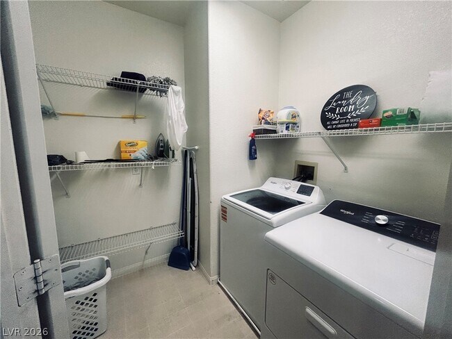 Building Photo - 2076 Santina Ave
