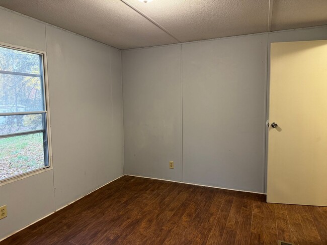 Building Photo - Two Bedroom Trailer in Troutman