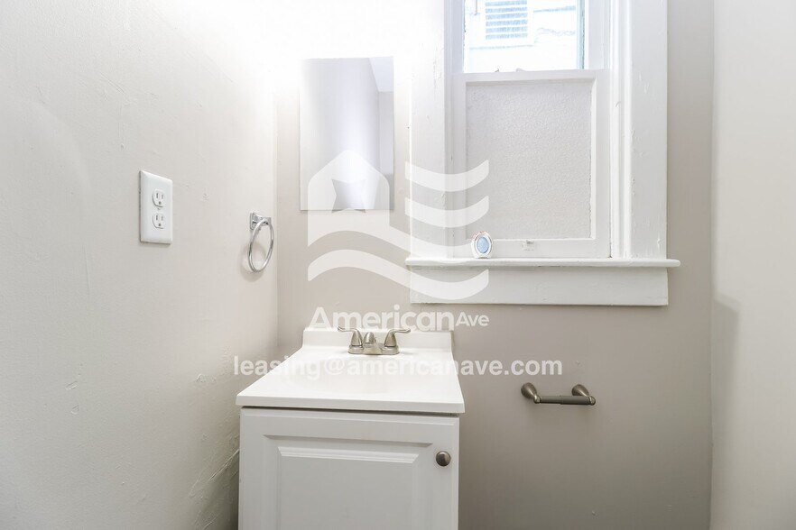 Building Photo - 29 E 13th St