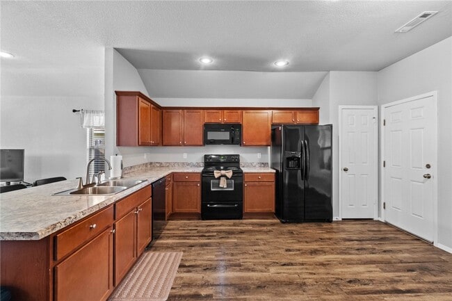 Building Photo - 927 E Swift Dr