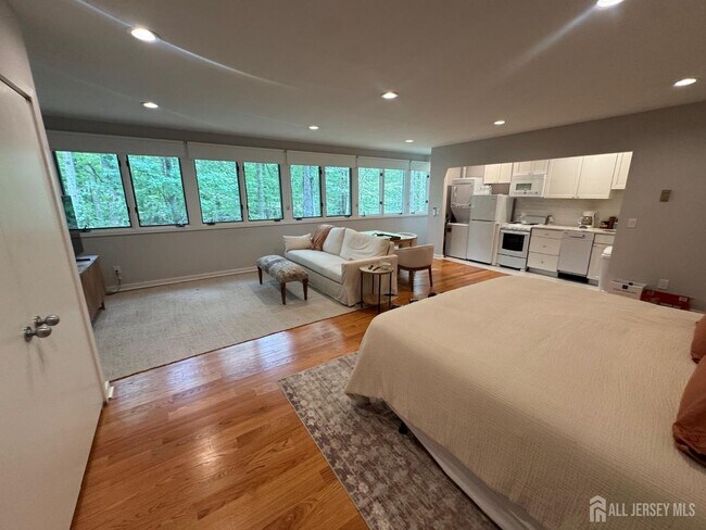 Building Photo - 87 Ridgeview Cir