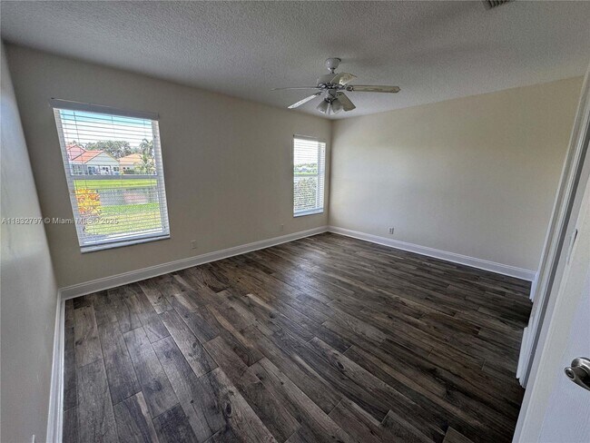 Building Photo - 2823 Lake Park Cir E