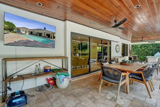 Building Photo - Boca Raton Beautifully Updated 4 Bedroom Pool Home